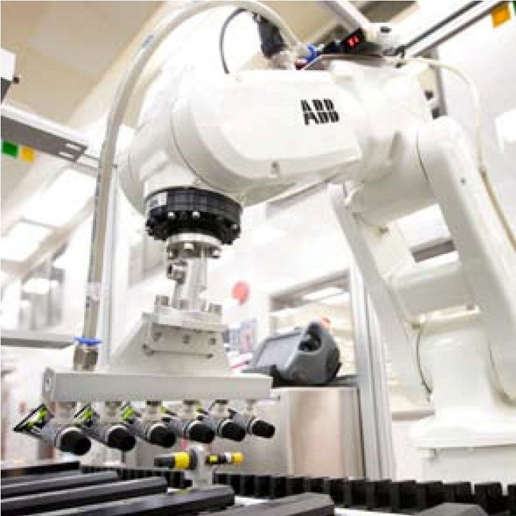 Robot d'AI IRB 120 comme séries de soudure de robot avec ICR5 le bras robotique de la portée 580mm Industial d'arc de l'axe 3kg du contrôleur 6