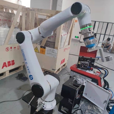 Robot de soudure d'axe de Hans E5 6 avec la torche et système à rails pour MIG Mag Tig Welding Solution