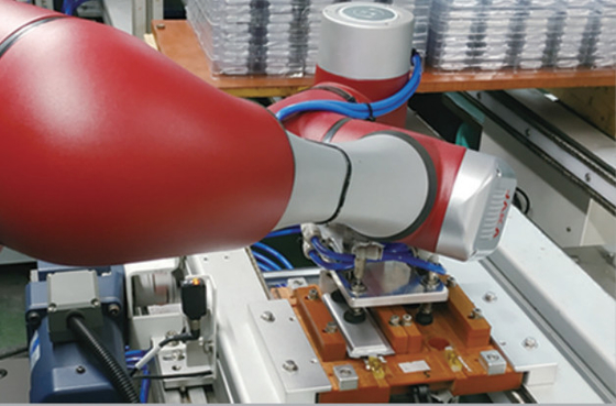 Pince de robot d'Onrobot RG6 pour 6 la cueillette de collaboration et le placement de charge utile de l'axe 3kg du robot de JAKA Zu 12