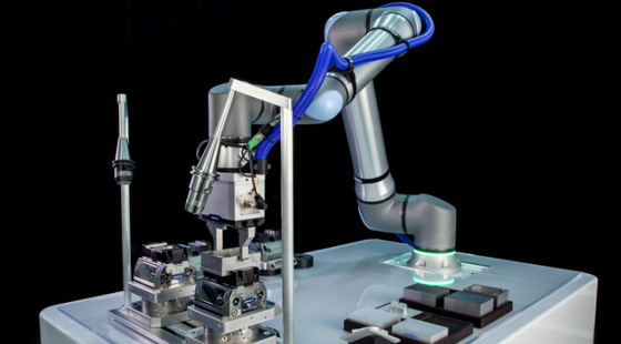 UR20 de collaboration de cueillette et de placement de robot d'AGV de la charge utile 20kg avec la pince de robot d'Onrobot