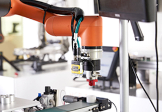 Bras de collaboration de robot de Cobot Palletizer HCR-12 d'axe de Hanwha 6 avec la pince de système Onrobot de vision