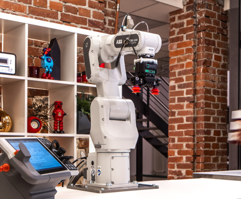 Bras de robot de Cobot CRB1100 d'axe d'ABB 6 avec la pince de robot de RobotiQ pour le robot d'Assemblée