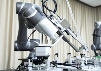 6 bras robotique de Techman Cobot TM14 d'axe pour la cueillette de vissage plaçant avec la pince électrique de robot