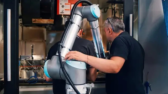 Robot d'UR UR10 Cobot avec le type électrique de la pince 3-Finger de SMC robot de collaboration de LEHS pour la manipulation de palletisation