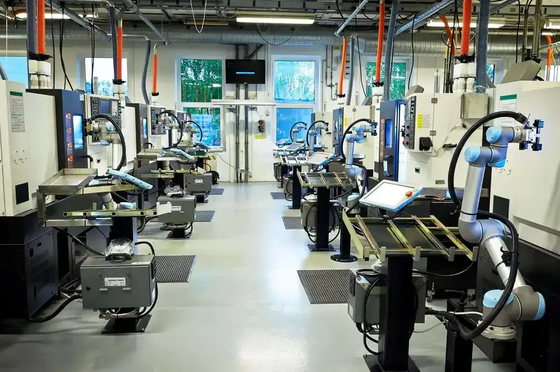 Robot d'UR UR10 Cobot avec le type électrique de la pince 3-Finger de SMC robot de collaboration de LEHS pour la manipulation de palletisation