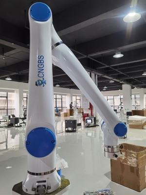 Axe éducatif du robot CNGBS-G05 Cobot 6 de marque chinoise avec la pince Cobot Pallerizer d'Onrobot RG6