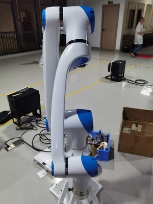 Axe éducatif du robot CNGBS-G05 Cobot 6 de marque chinoise avec la pince Cobot Pallerizer d'Onrobot RG6