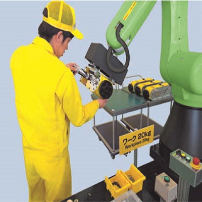 Bras chinois de robot d'axe de Fanuc CR-4iA 6 avec la pince de doigt d'Onrobot 2 et la plate-forme de manipulation matérielle