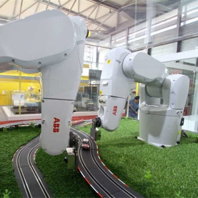 Mini bras robotique à 6 axes ABB IRB 1200 avec pinceur robot CNGBS pour manipuler l'automatisation du robot