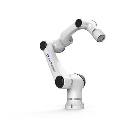 HAN'S E5 avec une charge utile de 5 kg en tant que robot collaboratif avec une pince robot CNGBS pour chargement et déchargement