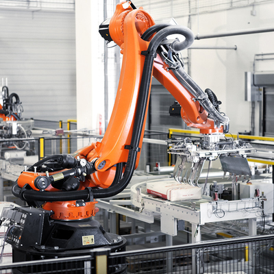 KUKA KR 180 R3200 PA Charge utile de 180 kg avec GNGBS Robot Gripper pour les usines en tant que robot de palettisation