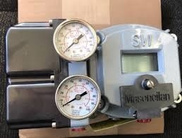 Valve de commande avec positionneur de soupape numérique de performance avancée Masoneilan SVI II AP et régulateur de filtre Fisher 67CFR