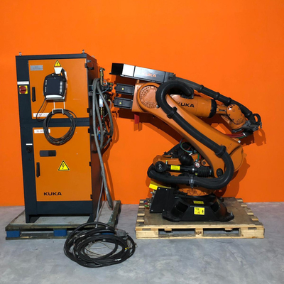 KUKA KR 240 R3330 Robot de palettisation avec rail de guidage linéaire CNGBS comme charge utile automatique de la machine