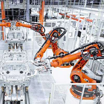 KUKA KR 240 R3330 Robot de palettisation avec rail de guidage linéaire CNGBS comme charge utile automatique de la machine