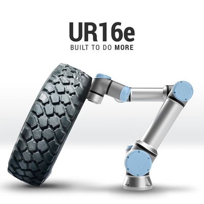 Robot collaboratif UR 16e avec charge utile de 16 kg avec des gobelets d'aspiration sous vide de manipulateur en tant que cobot