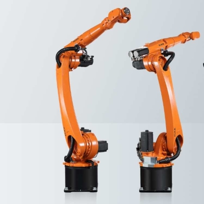Kuka manipulation du bras robotique 6 axes KR 16 R1610 avec le robot griffon CNGBS comme robot industriel