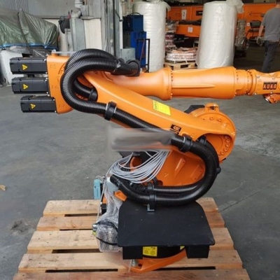 Kuka manipulation du bras robotique 6 axes KR 16 R1610 avec le robot griffon CNGBS comme robot industriel