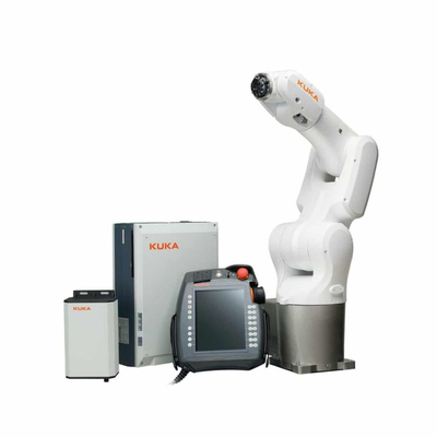 KUKA Cobot KR 4 R600 pour la manipulation d'une pince à rouleaux en tant que machine de détachement