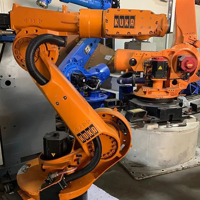 KUKA KR 210 R2700 Robots industriels à prise et emplacement avec guides linéaires CNGBS pour l'assemblage du moteur