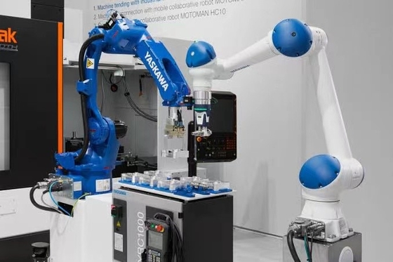 YASKAWA MOTOMAN GP12 avec pistolet de soudage comme robot de soudage pour robot industriel d'usine