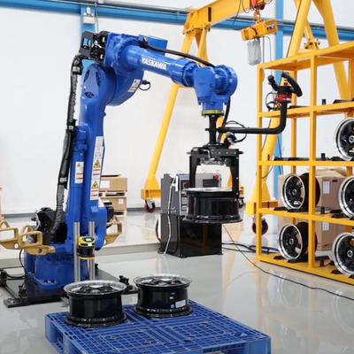 Armure de robot industriel Yaskawa GP180 avec pinceuse CNGBS comme machine de fabrication de palettes