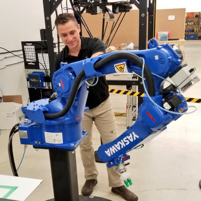 GP12 bras de robot industriel Yaskawa avec charge utile de 12 kg comme bras de robot à 6 axes pour le ramassage et le placement