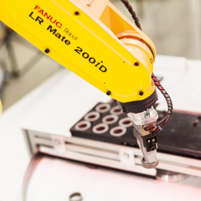 FANUC LR Mate 200iD bras de robot industriel à 6 axes avec pinceau CNGBS pour le montage du moteur