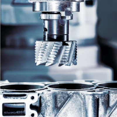 Centre d'usinage vertical de la série VL V1370L utilisé dans divers sites de production comme accessoires de machines-outils
