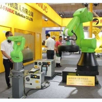 6 axes bras robotique Fanuc CR-15iA avec grippeuse robot CNGBS pour la manutention CNC en tant que robot collaboratif