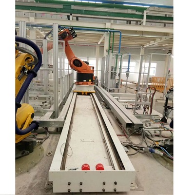 Robot FANUC avec une charge utile de 500 kg pour la manutention de matériaux en tant que rails robotisés
