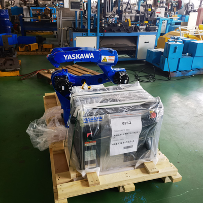 Le bras du robot de soudage MOTOMAN GP12 Yaskawa avec positionneur CNGBS pour équipement de soudage OEM