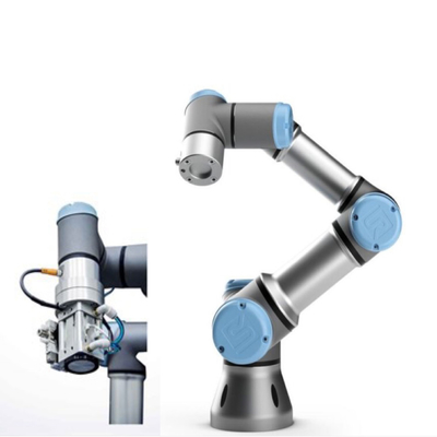 UR3 Robot universel cobot avec pinceau comme machine d'assemblage pour le montage du moteur