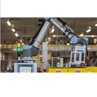 Arm robot collaboratif UR 10e de 6 Aixs Cobot avec charge utile de 10 kg avec couverture robot pour le soudage