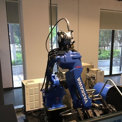 Robot industriel AR1440 avec torches de soudage à charge utile de 12 kg avec positionneur comme machine de soudage laser