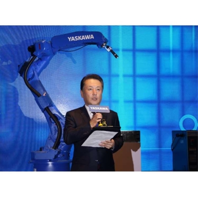 6 axes bras robotique Yaskawa GP12 avec CNGBS tête de meulage et clôture pour les robots de meulage CNC