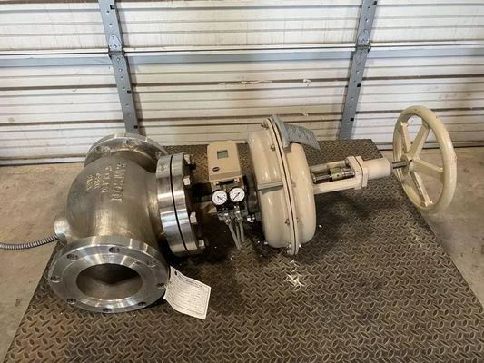Ventilateur de commande à globe Samson 3241 de la classe de pression ANSI 300 et en acier inoxydable pour vanne avec vanne solénoïde ASCO