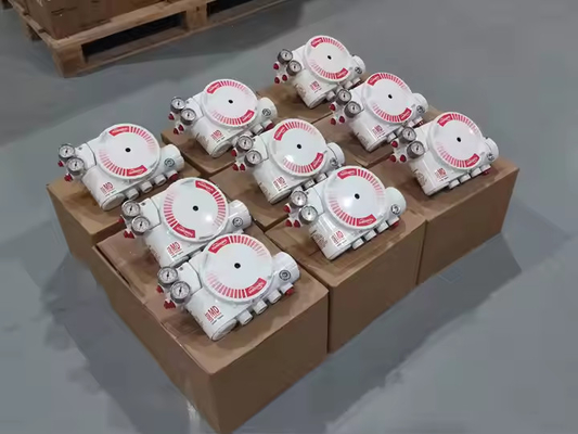 Légère avec le service de débit LOGIX 3200MD 520MD DIGITAL HART VALVE POSITIONER dans les soupapes de service de débit