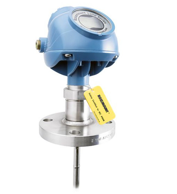 L'unité de ravitaillement à l'huile est équipée d'un émetteur de niveau EMERSON Rosemount 5300