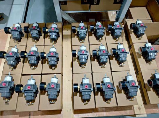 Régulateurs d'alimentation en instruments de la série 67CFR de Fisher