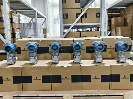Portée sans fil Antenne interne 225 M Reproductibilité ≤10C Technologie sans fil avancée Transmetteur de pression Rosemount 3051C