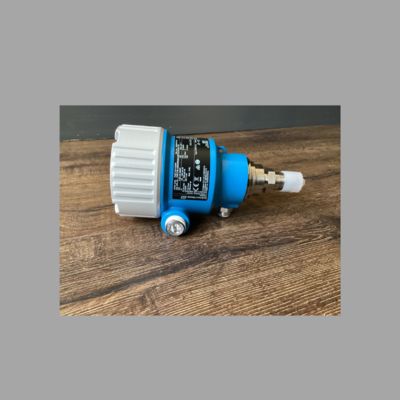 Régulateur de réduction de pression avec débitmètre vortex Endress+Hauser Proline Prowirl D 200 et transmetteur de pression Cerabar PMP71B