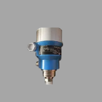 Skid de vanne de gaz naturel équipé d'un débitmètre Endress+Hauser Proline Prowirl R 200 et d'un transmetteur de pression Deltabar PMC51B.