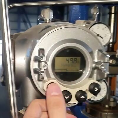 Le dispositif de positionnement des soupapes intelligentes Azbil de la série 700 AVP700