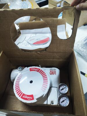 Positionneur de vanne de régulation de débit chinois Flowserve série Logix 3200 3200MD-28-D6-E-04-40-0G-00 avec régulateur d'air Asco 342A SST