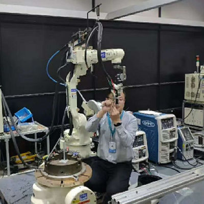 6 solution de robot de soudure d'OTC FD-B6L de bras de robot d'axe avec la machine de soudure de DM350 DM500 pour la soudure de MIG