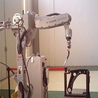 Robot de soudure automatique de 6 axes Motoman AR2010 avec la soudeuse RD350S