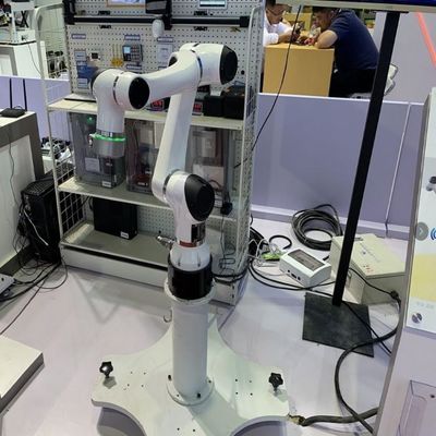 Robot de pulvérisation E10 féerique manipulant le robot avec l'axe de collaboration du bras 6 de robot