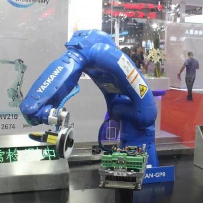 Robot industriel ultra-rapide GP8 d'Assemblée de moteur avec le bras robotique de la charge utile 8KG en tant que machine de transfert