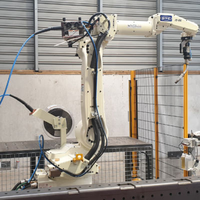 Soudure de MIG FD-B6 avec l'autre bras robotique industriel d'axe des soudeuses DM500 6 d'ARC