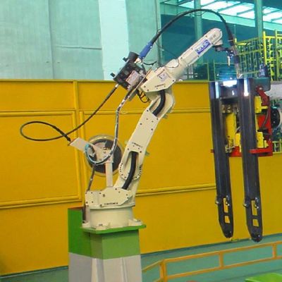 Un robot robotique plus rapide et de Slimer de soudure de FD-V8L avec la charge utile 8KG en tant qu'autre appareil à souder pour la soudure